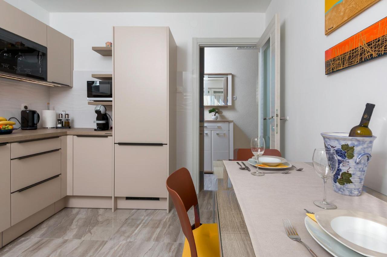 Apartment Vivid Pula Exterior photo