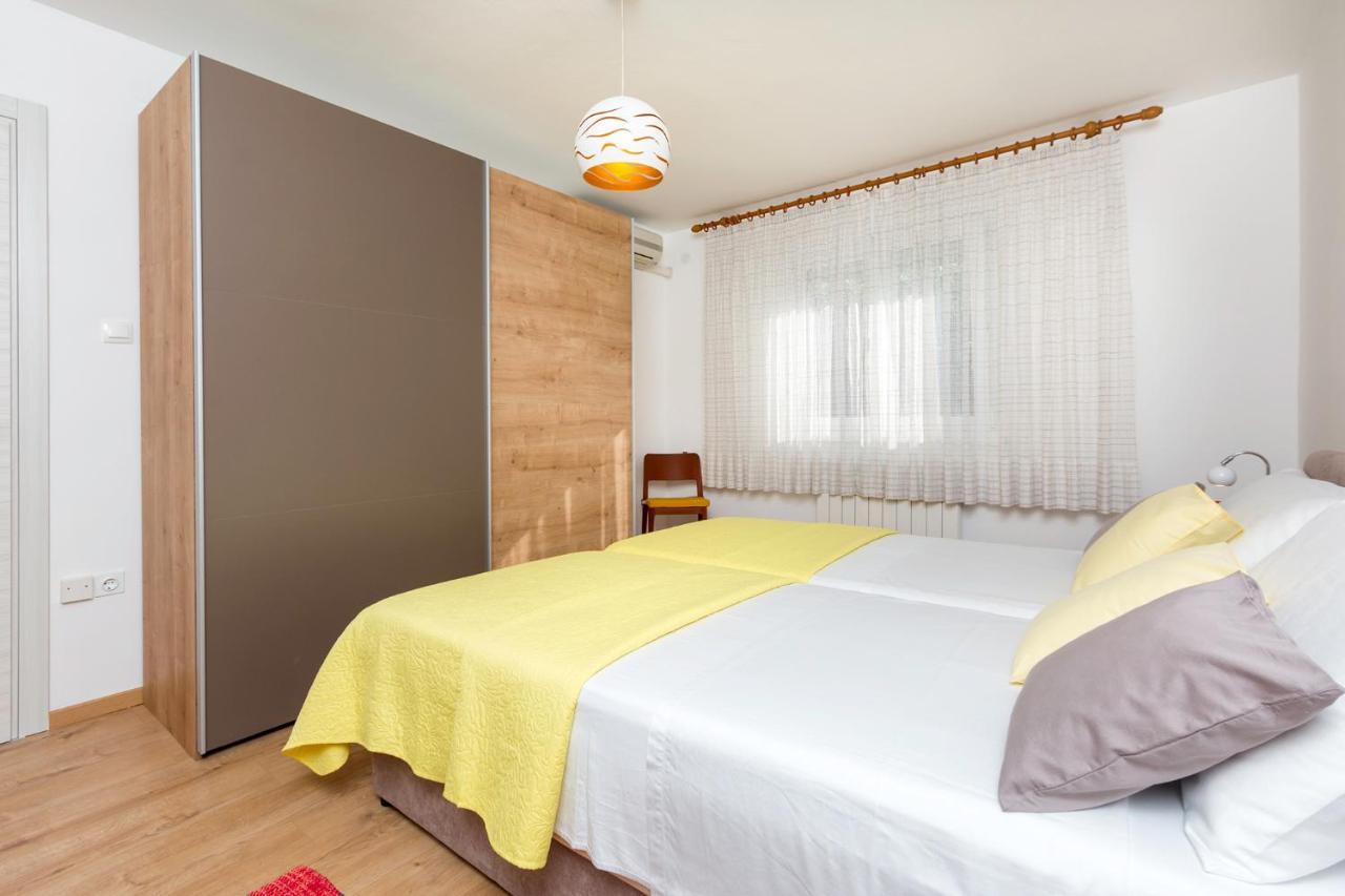 Apartment Vivid Pula Exterior photo