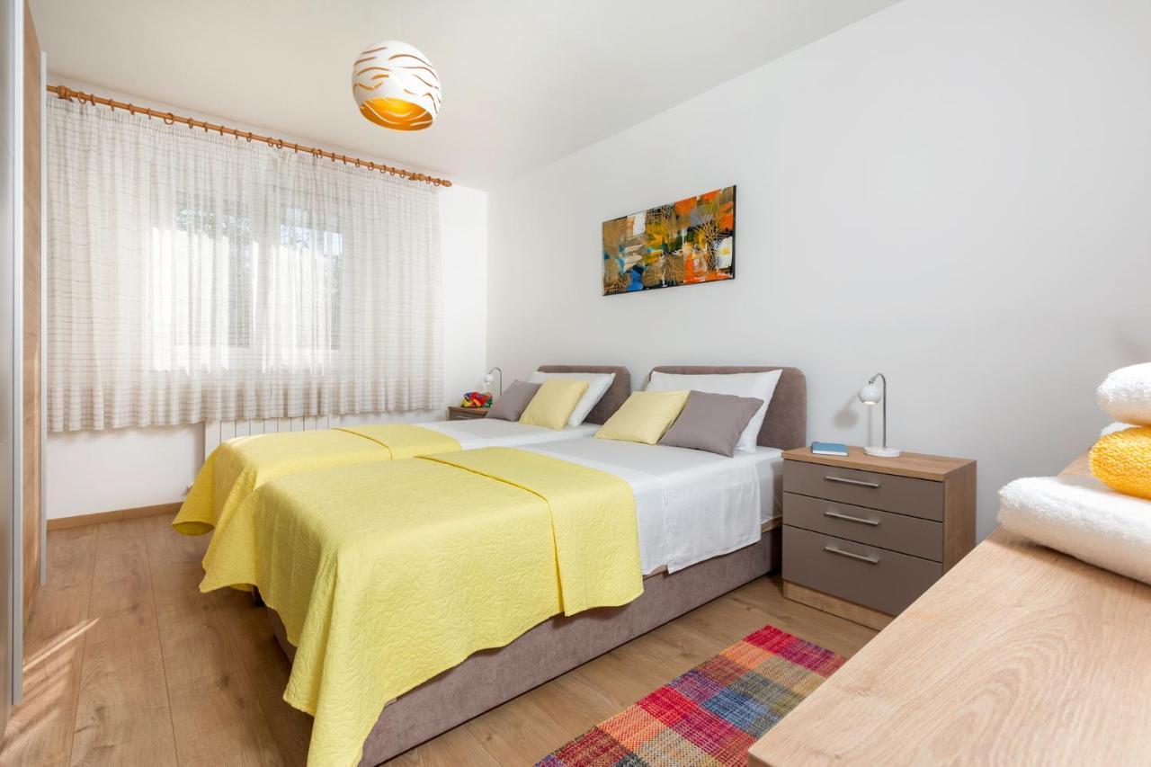 Apartment Vivid Pula Exterior photo