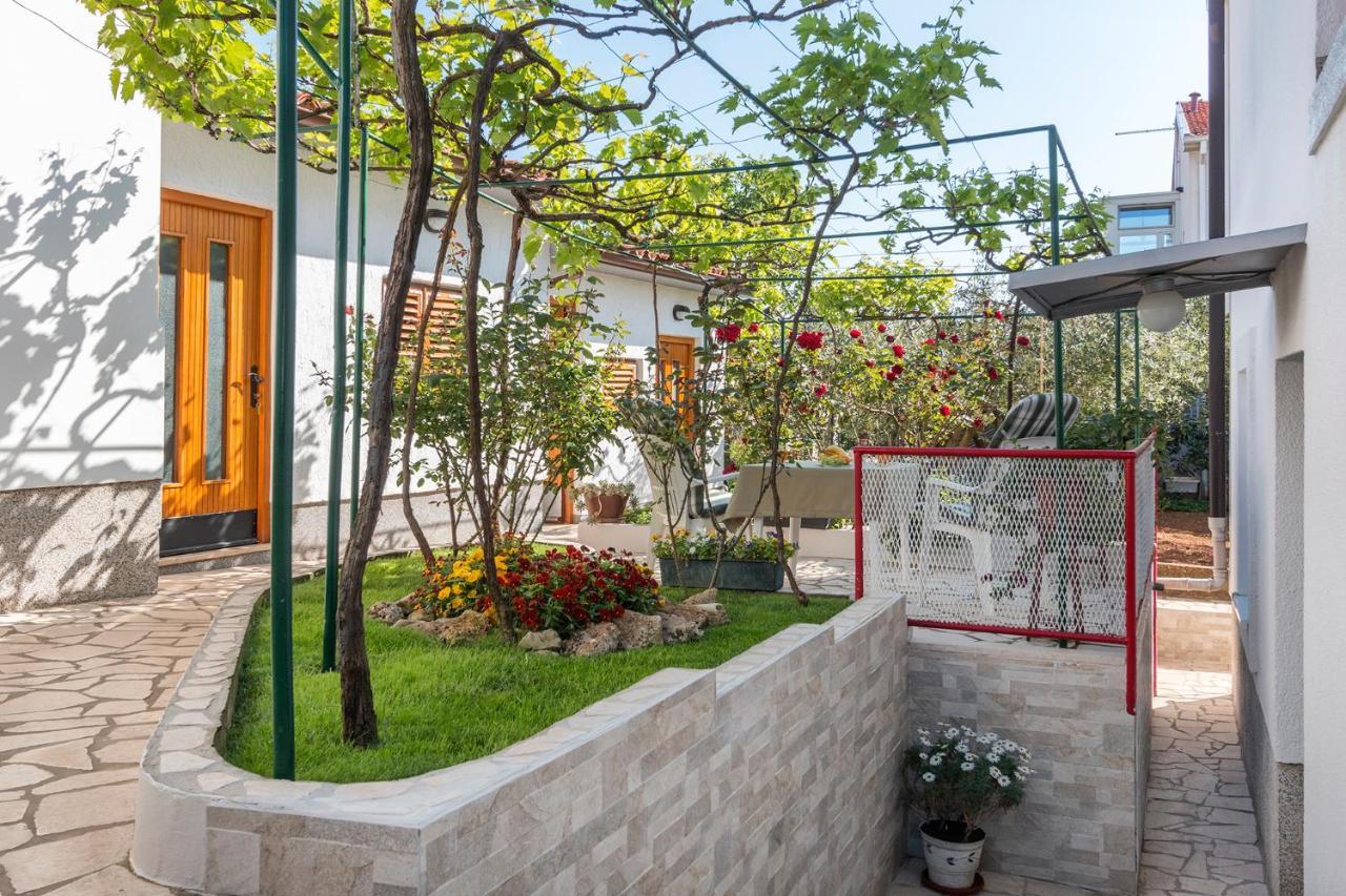 Apartment Vivid Pula Exterior photo