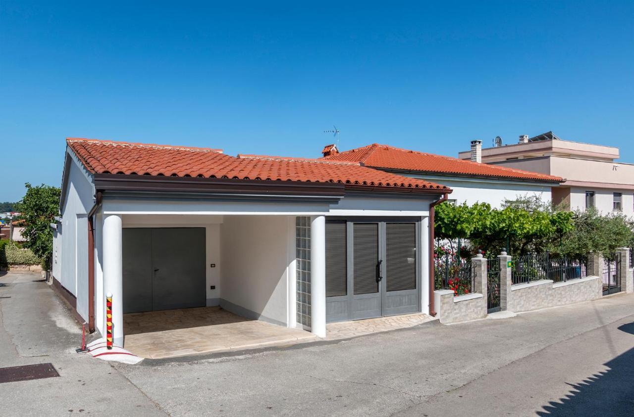 Apartment Vivid Pula Exterior photo